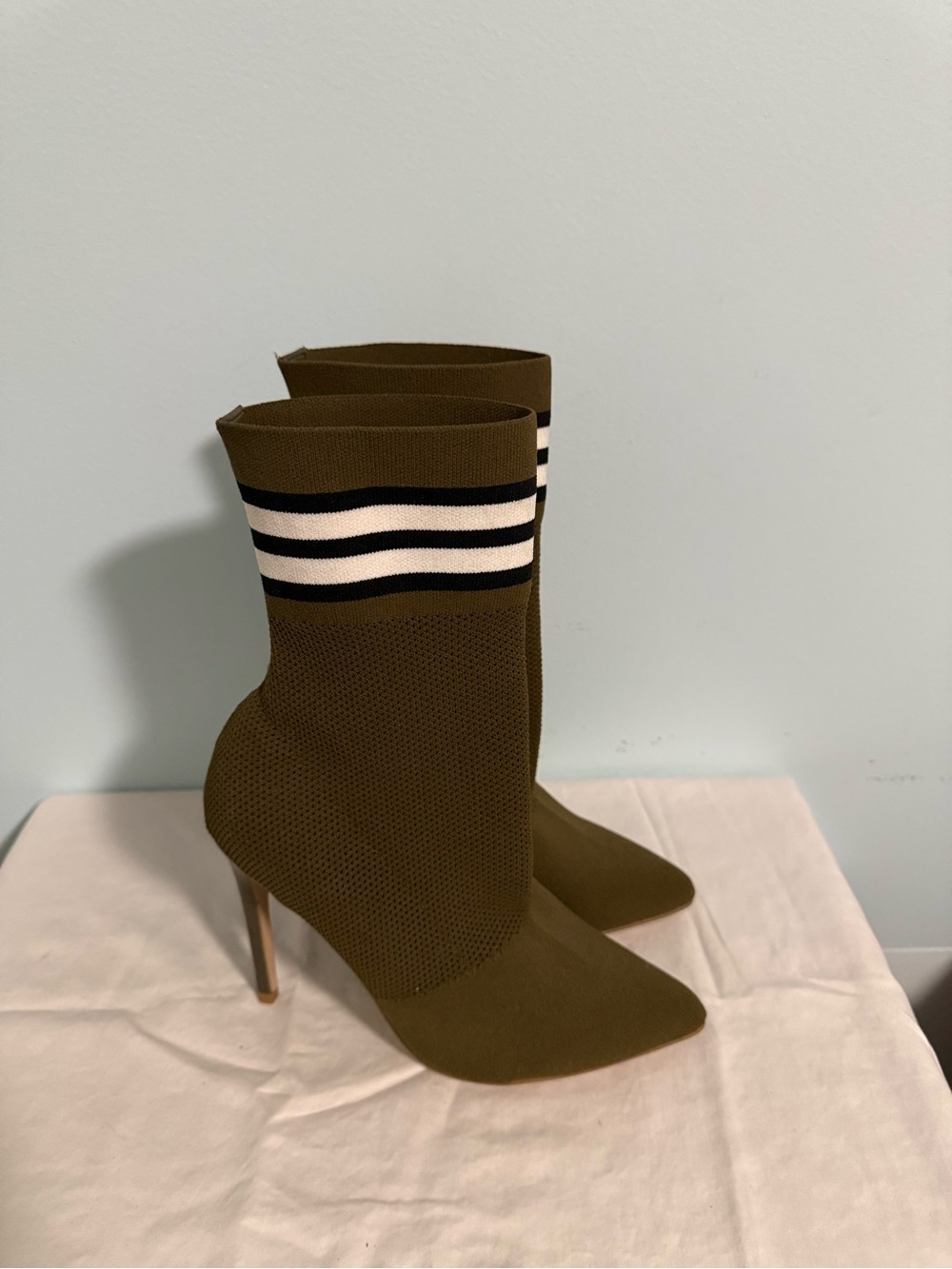 Steve Madden Olive Knit Sock Boots with Striped Cuff and heel! Gorgeous 🥰 - Picture 2 of 11